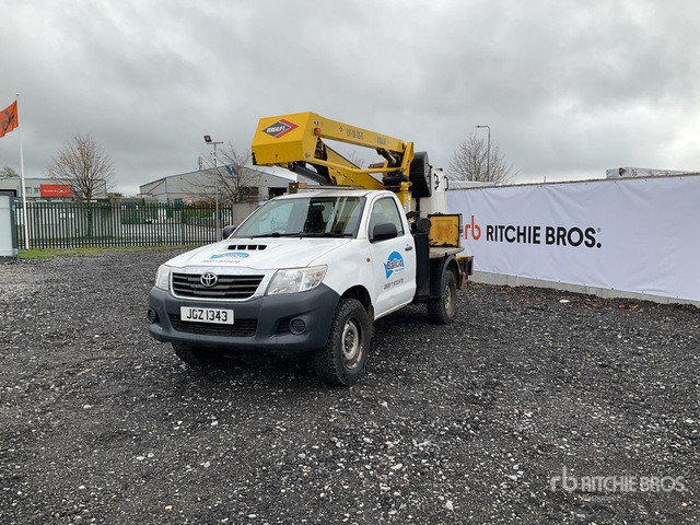 Toyota Hilux Bucket Truck - Caminhão com plataforma aérea: foto 4 Toyota Hilux Bucket Truck - Caminhão com plataforma aérea: foto 4
