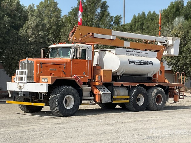 1995 Kenworth C500B 6x6 w/ Water Tank Bucket Truck - Caminhão com plataforma aérea: foto 2 1995 Kenworth C500B 6x6 w/ Water Tank Bucket Truck - Caminhão com plataforma aérea: foto 2