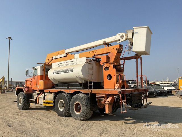1995 Kenworth C500B 6x6 w/ Water Tank Bucket Truck - Caminhão com plataforma aérea: foto 3 1995 Kenworth C500B 6x6 w/ Water Tank Bucket Truck - Caminhão com plataforma aérea: foto 3