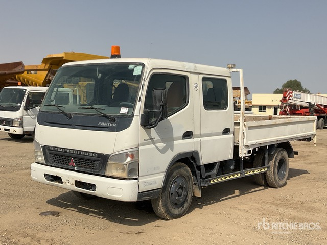 2010 Mitsubishi Canter 4x2 Crew Cab Flatbed Truck - Camião de caixa aberta/ Plataforma: foto 1 2010 Mitsubishi Canter 4x2 Crew Cab Flatbed Truck - Camião de caixa aberta/ Plataforma: foto 1