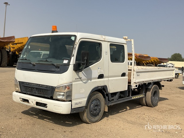 2010 Mitsubishi Canter 4x2 Crew Cab Flatbed Truck - Camião de caixa aberta/ Plataforma: foto 1 2010 Mitsubishi Canter 4x2 Crew Cab Flatbed Truck - Camião de caixa aberta/ Plataforma: foto 1