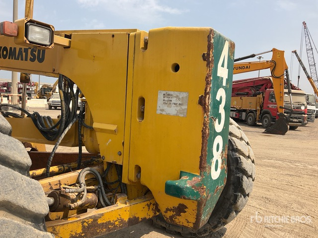 2011 Komatsu GD825A-2 - Motoniveladora: foto 5 2011 Komatsu GD825A-2 - Motoniveladora: foto 5