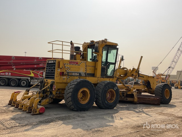 2011 Komatsu GD825A-2 - Motoniveladora: foto 4 2011 Komatsu GD825A-2 - Motoniveladora: foto 4