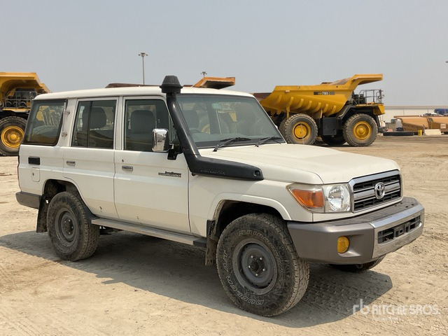 2011 Toyota Land Cruiser LX 76R 4x4 SUV - SUV: foto 1 2011 Toyota Land Cruiser LX 76R 4x4 SUV - SUV: foto 1