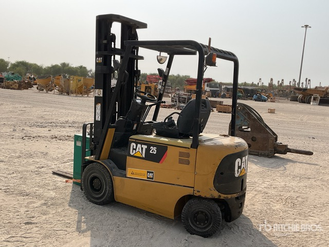2014 Cat EP25K-PAC 2.5 ton Electric Forklift - Empilhador elétrico: foto 3 2014 Cat EP25K-PAC 2.5 ton Electric Forklift - Empilhador elétrico: foto 3
