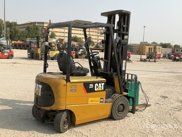 2014 Cat EP25K-PAC 2.5 ton Electric Forklift - Empilhador elétrico: foto 4 2014 Cat EP25K-PAC 2.5 ton Electric Forklift - Empilhador elétrico: foto 4