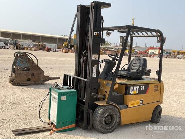 2014 Cat EP25K-PAC 2.5 ton Electric Forklift - Empilhador elétrico: foto 1 2014 Cat EP25K-PAC 2.5 ton Electric Forklift - Empilhador elétrico: foto 1