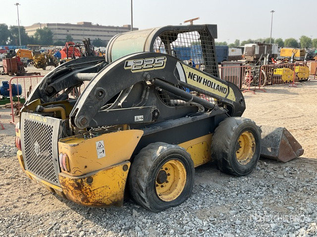 2014 New Holland L225 (Inoperable) Skid Steer Loader - Mini pá carregadora: foto 4 2014 New Holland L225 (Inoperable) Skid Steer Loader - Mini pá carregadora: foto 4