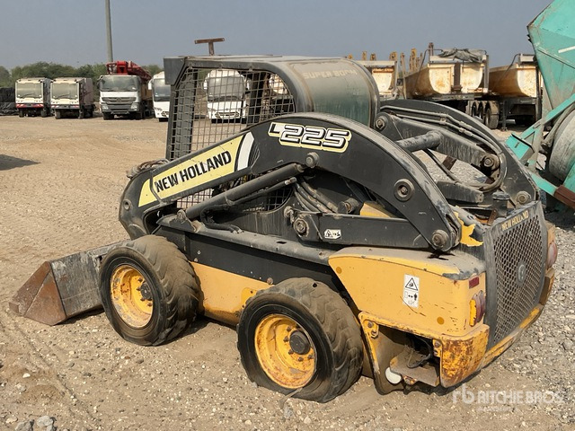 2014 New Holland L225 (Inoperable) Skid Steer Loader - Mini pá carregadora: foto 3 2014 New Holland L225 (Inoperable) Skid Steer Loader - Mini pá carregadora: foto 3