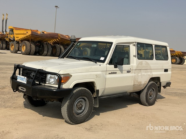2014 Toyota Land Cruiser 78L 4x4 SUV - SUV: foto 1 2014 Toyota Land Cruiser 78L 4x4 SUV - SUV: foto 1