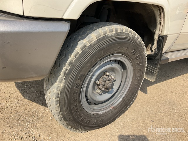 2014 Toyota Land Cruiser LX 76L 4x4 SUV - SUV: foto 5 2014 Toyota Land Cruiser LX 76L 4x4 SUV - SUV: foto 5