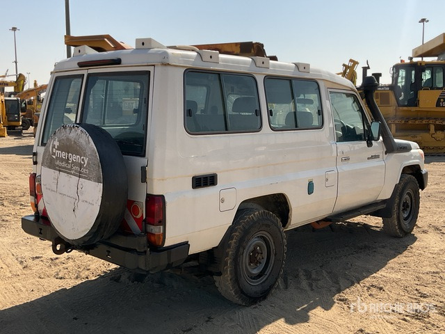 2016 Toyota Land Cruiser 78R 4x4 SUV - SUV: foto 2 2016 Toyota Land Cruiser 78R 4x4 SUV - SUV: foto 2