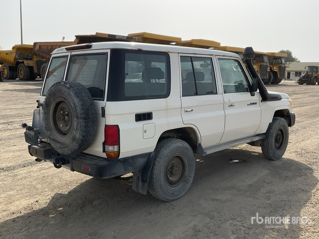 2018 Toyota Land Cruiser 76L 4x4 SUV - SUV: foto 4 2018 Toyota Land Cruiser 76L 4x4 SUV - SUV: foto 4