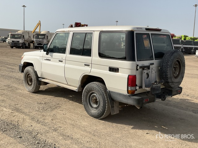 2018 Toyota Land Cruiser 76L 4x4 SUV - SUV: foto 4 2018 Toyota Land Cruiser 76L 4x4 SUV - SUV: foto 4