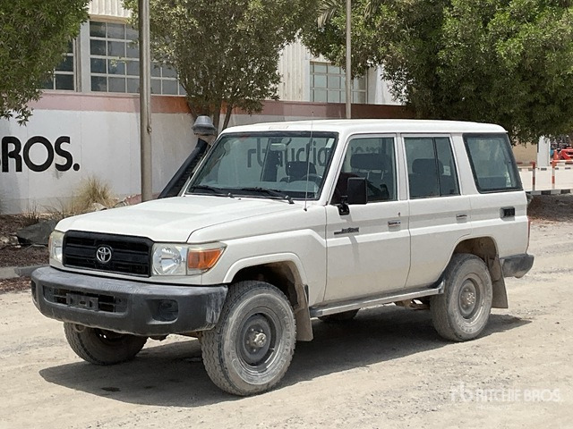 2018 Toyota Land Cruiser 76L 4x4 SUV - SUV: foto 2 2018 Toyota Land Cruiser 76L 4x4 SUV - SUV: foto 2