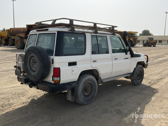 2018 Toyota Land Cruiser 76L 4x4 SUV - SUV: foto 4 2018 Toyota Land Cruiser 76L 4x4 SUV - SUV: foto 4