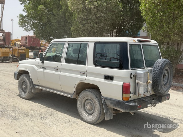 2018 Toyota Land Cruiser 76L 4x4 SUV - SUV: foto 4 2018 Toyota Land Cruiser 76L 4x4 SUV - SUV: foto 4