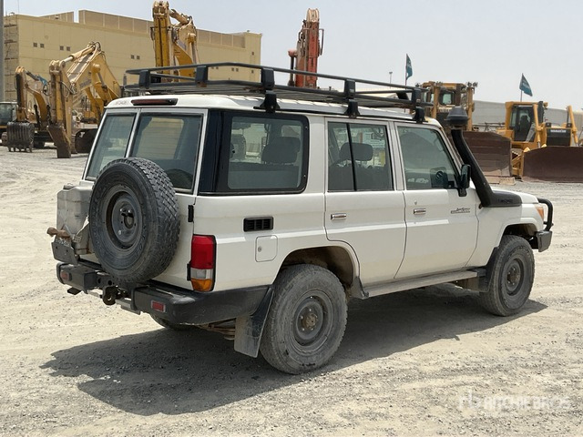 2018 Toyota Land Cruiser 76L 4x4 SUV - SUV: foto 3 2018 Toyota Land Cruiser 76L 4x4 SUV - SUV: foto 3