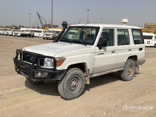 2019 Toyota Land Cruiser 76L 4x4 SUV - SUV: foto 2 2019 Toyota Land Cruiser 76L 4x4 SUV - SUV: foto 2