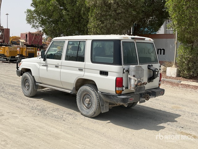 2019 Toyota Land Cruiser 76L 4x4 SUV - SUV: foto 3 2019 Toyota Land Cruiser 76L 4x4 SUV - SUV: foto 3