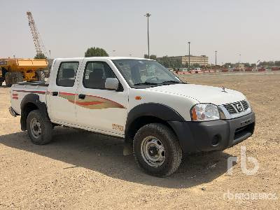 NISSAN 2400 4x4 Crew Cab - Pick-up: foto 4 NISSAN 2400 4x4 Crew Cab - Pick-up: foto 4
