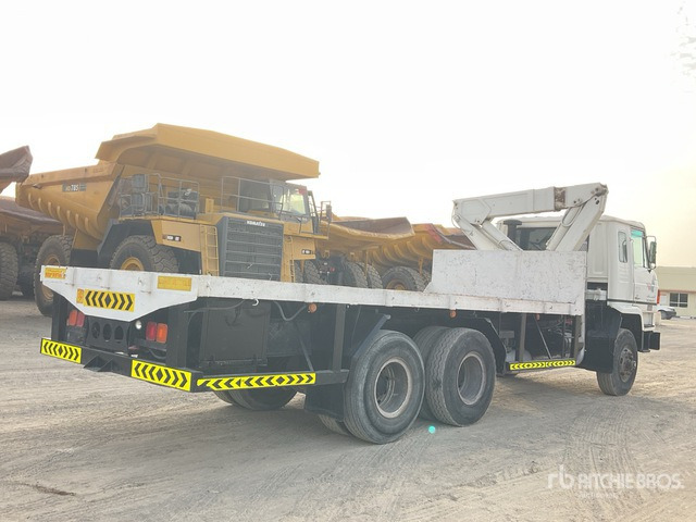 Nissan TF20 - Camião de caixa aberta/ Plataforma, Camião grua: foto 4 Nissan TF20 - Camião de caixa aberta/ Plataforma, Camião grua: foto 4