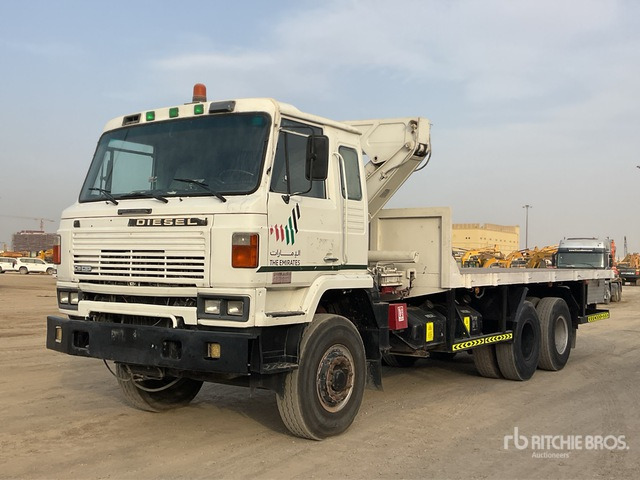 Nissan TF20 - Camião de caixa aberta/ Plataforma, Camião grua: foto 1 Nissan TF20 - Camião de caixa aberta/ Plataforma, Camião grua: foto 1