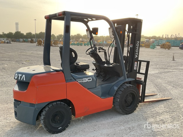 Toyota 72-8FDJ30 - Empilhador a diesel: foto 4 Toyota 72-8FDJ30 - Empilhador a diesel: foto 4