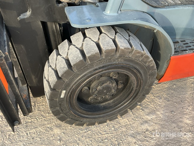 Toyota 72-8FDJ30 - Empilhador a diesel: foto 5 Toyota 72-8FDJ30 - Empilhador a diesel: foto 5