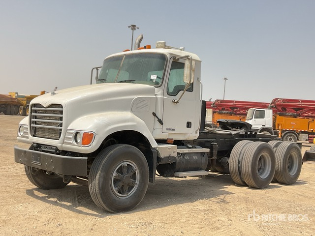 2005 Mack Granite CV713 6x4 T/A Day Cab Truck Tractor - Tractor: foto 1 2005 Mack Granite CV713 6x4 T/A Day Cab Truck Tractor - Tractor: foto 1