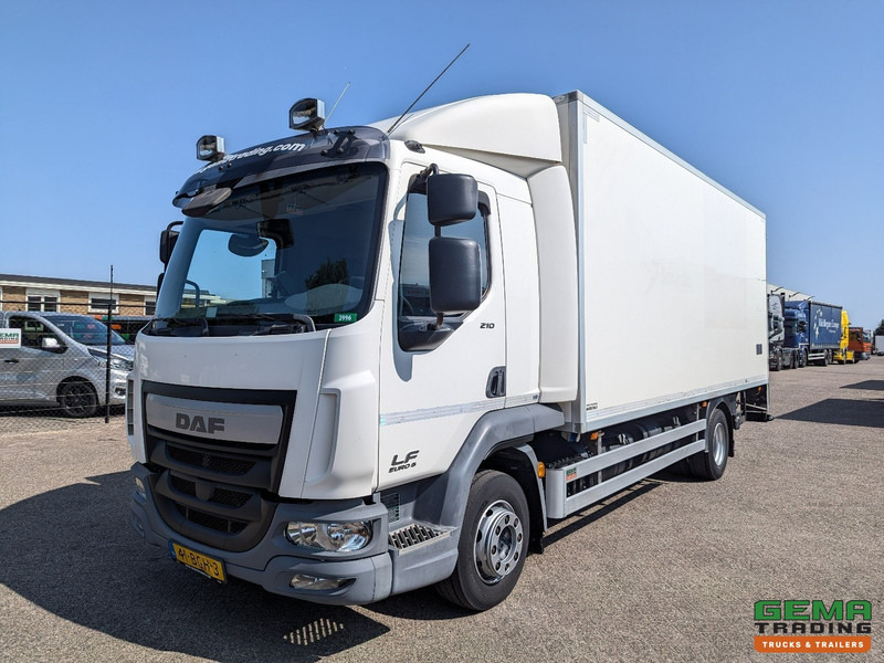 DAF LF 210 FA 4x2 Slaapcab Euro6 - Koelbak 5.5M + Konvekta/Solar-Koeler + Laadklep 1500KG - Zijdeur - 08/2025 APK - Camião frigorífico: foto 1 DAF LF 210 FA 4x2 Slaapcab Euro6 - Koelbak 5.5M + Konvekta/Solar-Koeler + Laadklep 1500KG - Zijdeur - 08/2025 APK - Camião frigorífico: foto 1