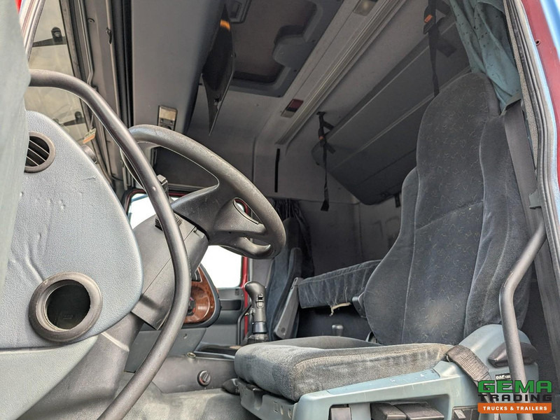 DAF XF95.430 4x2 Spacecab Euro2 - Retarder - Geslotenbak 7.7m - Handgeschakeld - Vangmuil - Camião furgão: foto 5 DAF XF95.430 4x2 Spacecab Euro2 - Retarder - Geslotenbak 7.7m - Handgeschakeld - Vangmuil - Camião furgão: foto 5