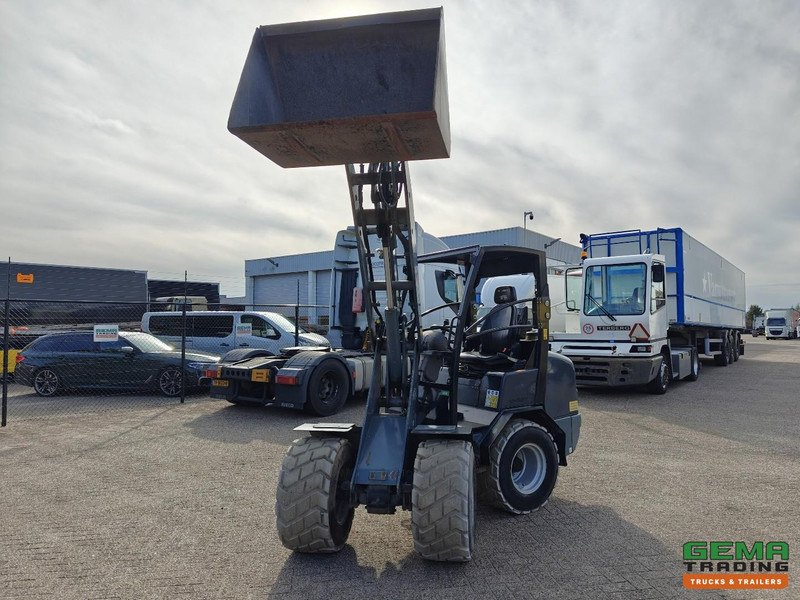 Giant V452T 3585 uren - Wiellader - Landbouw Kenteken - Vangmuil - Grondbak - Non-Marking Banden - Mini pá carregadora de rastos: foto 5 Giant V452T 3585 uren - Wiellader - Landbouw Kenteken - Vangmuil - Grondbak - Non-Marking Banden - Mini pá carregadora de rastos: foto 5