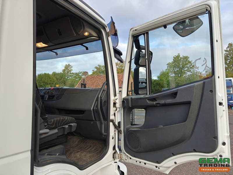 Camião furgão Iveco Eurocargo 120E18 4x2 Dagcab Euro5 - Handgeschakeld - GeslotenBak 5m - Laadklep 2000KG - 05/2026 APK: foto 14 Camião furgão Iveco Eurocargo 120E18 4x2 Dagcab Euro5 - Handgeschakeld - GeslotenBak 5m - Laadklep 2000KG - 05/2026 APK: foto 14