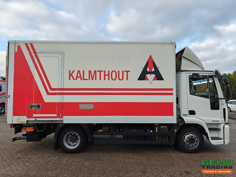 Camião furgão Iveco Eurocargo 120E18 4x2 Dagcab Euro5 - Handgeschakeld - GeslotenBak 5m - Laadklep 2000KG - 05/2026 APK: foto 18 Camião furgão Iveco Eurocargo 120E18 4x2 Dagcab Euro5 - Handgeschakeld - GeslotenBak 5m - Laadklep 2000KG - 05/2026 APK: foto 18