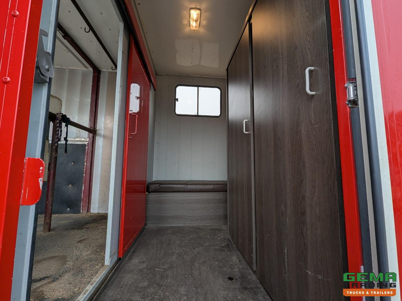 Iveco Tector ML120E24D 4x2 Euro3 DubbelCabine - Paardenwagen 3-Paards - Kleedruimte - Hydraulische klep- TOP! - Camião de transporte de cavalos: foto 5 Iveco Tector ML120E24D 4x2 Euro3 DubbelCabine - Paardenwagen 3-Paards - Kleedruimte - Hydraulische klep- TOP! - Camião de transporte de cavalos: foto 5