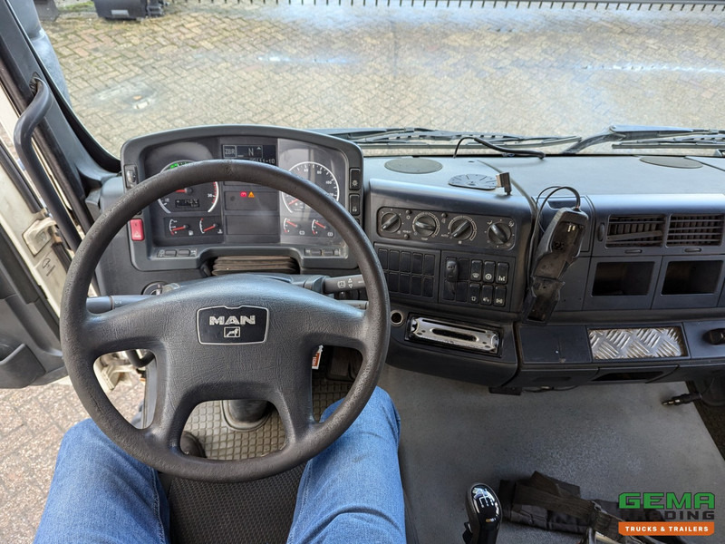 Fotografia de interior 1: Tractor MAN TGA 18.410 4x2 LX Euro3 - MKG HLK225HP 4510KG - RadioGrafisch