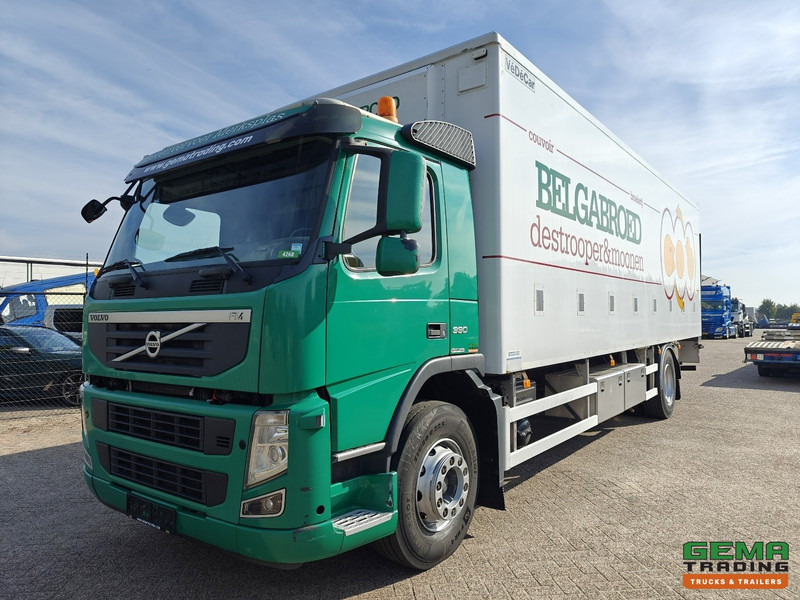 Volvo FM330 4x2 Dagcab Euro5 - KuikenBak 8.4m + Webasto Heater + Dhollandia 2000KG - Camião transporte de gado: foto 1 Volvo FM330 4x2 Dagcab Euro5 - KuikenBak 8.4m + Webasto Heater + Dhollandia 2000KG - Camião transporte de gado: foto 1