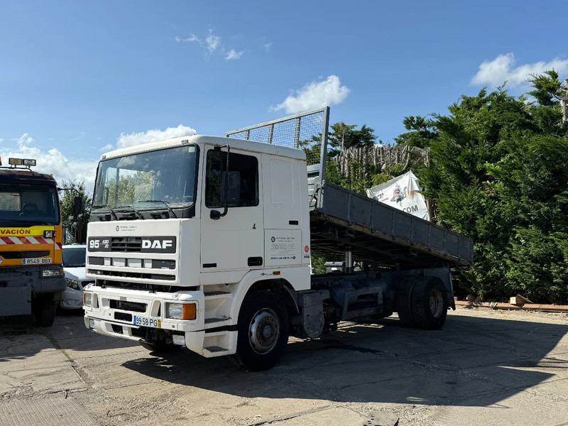 DAF 95.430 ATI 4X2 Tipper SPRING/AIR ZF MAN GEARBOX - Camião basculante: foto 2 DAF 95.430 ATI 4X2 Tipper SPRING/AIR ZF MAN GEARBOX - Camião basculante: foto 2