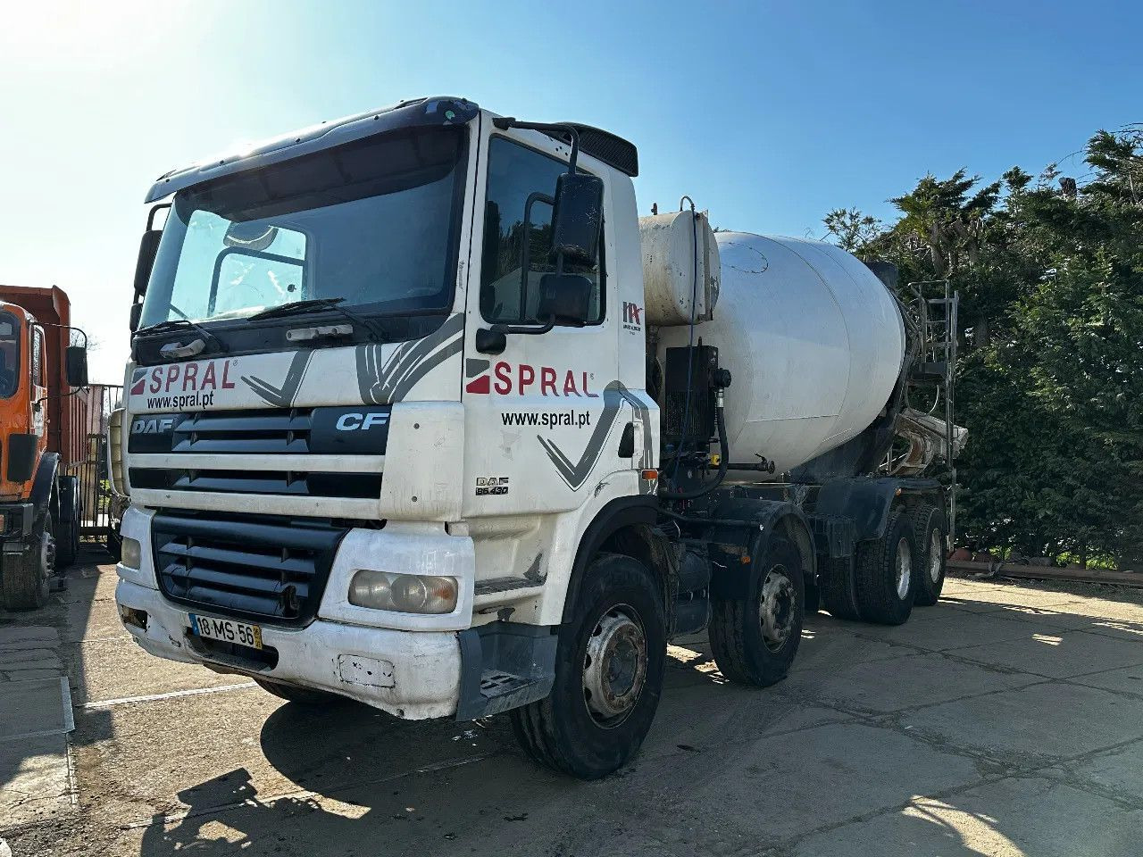 DAF CF 85.430 8X4 9m3 Mixer Spring/Spring ZF Manual - Camião betoneira: foto 2 DAF CF 85.430 8X4 9m3 Mixer Spring/Spring ZF Manual - Camião betoneira: foto 2