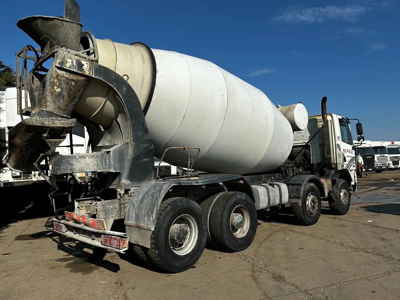 DAF CF 85.430 8X4 9m3 Mixer Spring/Spring ZF Manual - Camião betoneira: foto 4 DAF CF 85.430 8X4 9m3 Mixer Spring/Spring ZF Manual - Camião betoneira: foto 4