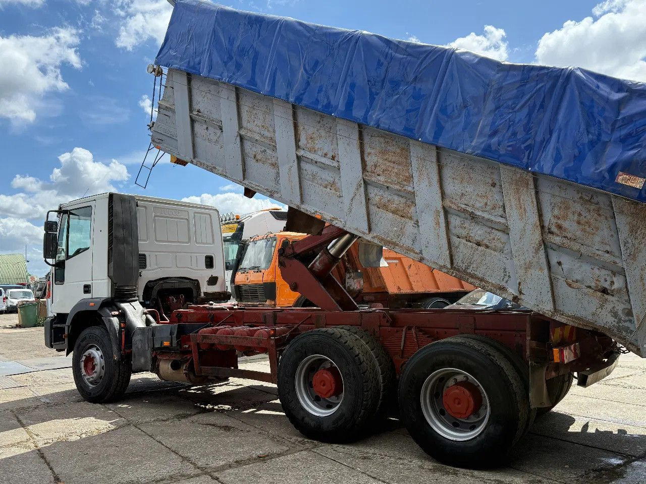 Iveco Eurotrakker 380 E34 6X4 Tipper Spring/Spring Eur - Camião basculante: foto 3 Iveco Eurotrakker 380 E34 6X4 Tipper Spring/Spring Eur - Camião basculante: foto 3