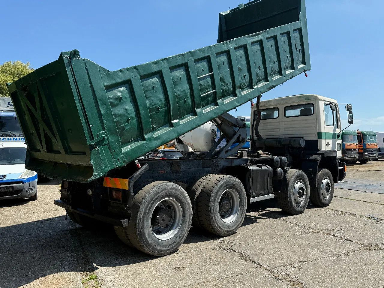 MAN 35.372 8X4 Tipper Spring/Spring ZF Manual Gear E - Camião basculante: foto 4 MAN 35.372 8X4 Tipper Spring/Spring ZF Manual Gear E - Camião basculante: foto 4