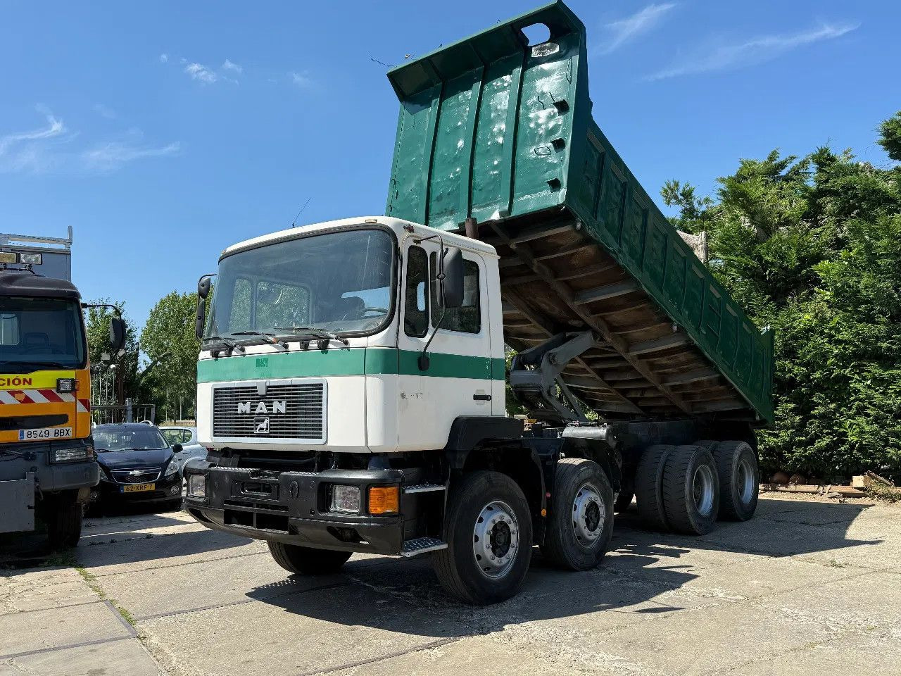 MAN 35.372 8X4 Tipper Spring/Spring ZF Manual Gear E - Camião basculante: foto 2 MAN 35.372 8X4 Tipper Spring/Spring ZF Manual Gear E - Camião basculante: foto 2