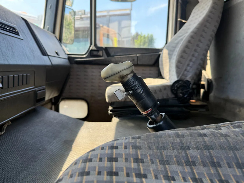 Camião basculante MAN 35.372 8X4 Tipper Spring/Spring ZF Manual Gear EURO2: foto 15