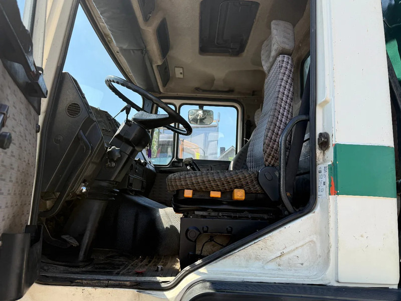 Camião basculante MAN 35.372 8X4 Tipper Spring/Spring ZF Manual Gear EURO2: foto 13