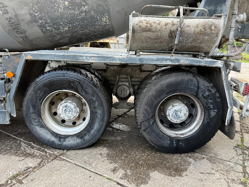MAN TGA 35.360 8X4 SCHWING Beton Mixer Spring/Spring ZF Manual Gearbox - Camião betoneira: foto 4 MAN TGA 35.360 8X4 SCHWING Beton Mixer Spring/Spring ZF Manual Gearbox - Camião betoneira: foto 4
