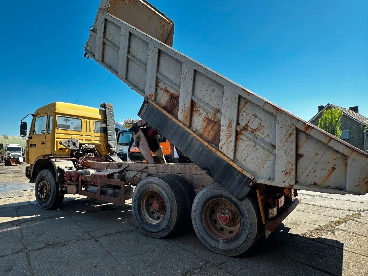 Renault G300 6X4 Tipper Spring/Spring Manual gearbox - Camião basculante: foto 3 Renault G300 6X4 Tipper Spring/Spring Manual gearbox - Camião basculante: foto 3