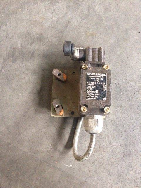 2XPosition Switch for Linde K15-4, and Still M15-4 - Comutador de coluna de direção para Equipamento de movimentação: foto 1 2XPosition Switch for Linde K15-4, and Still M15-4 - Comutador de coluna de direção para Equipamento de movimentação: foto 1
