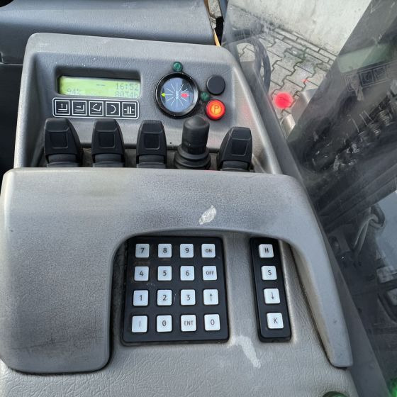 Atlet UFS200DTFVRF850 - Empilhador de 4 vias: foto 3 Atlet UFS200DTFVRF850 - Empilhador de 4 vias: foto 3